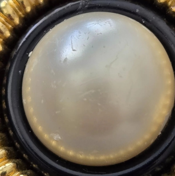 Vintage 80s Authenticated Chanel Gold Tone Faux Pearl Round Clip On Earrings/COA - Picture 5 of 8